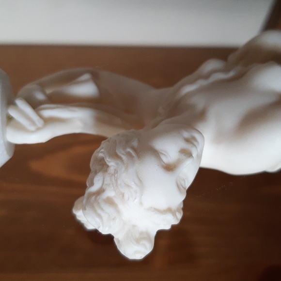 Alabaster Statue - Picture 6 of 7